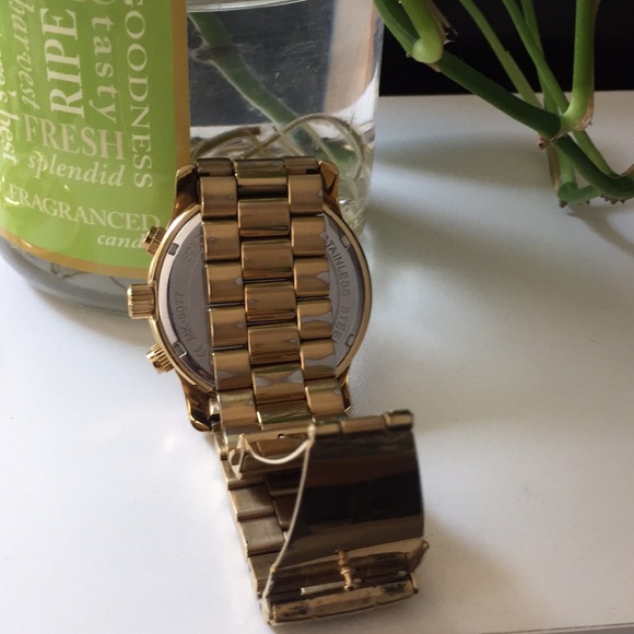 Michael Kors oversized runway watch - Picture 3 of 8